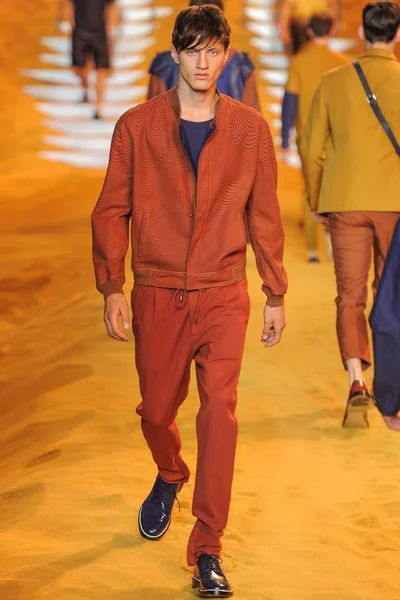 Look 19